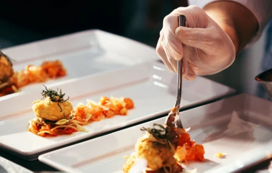 Cooks in Dubai